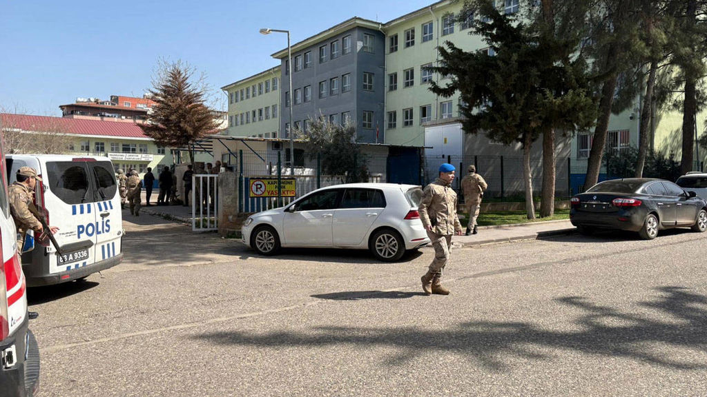 Şanlıurfa’da Liseye Silahlı Saldırı: 16 Yaralı