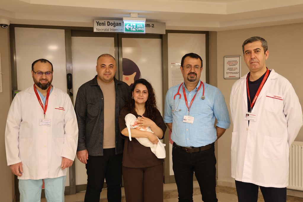 Anne Karnında Tanı Konuldu, Minik Asya Başarılı Ameliyatlarla Hayata Tutundu
