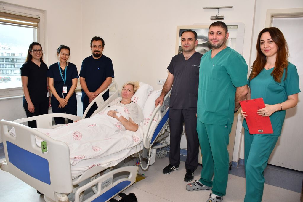 Alanya’da 12 Kiloluk Dev Yumurtalık Kitlesi Başarıyla Çıkarıldı