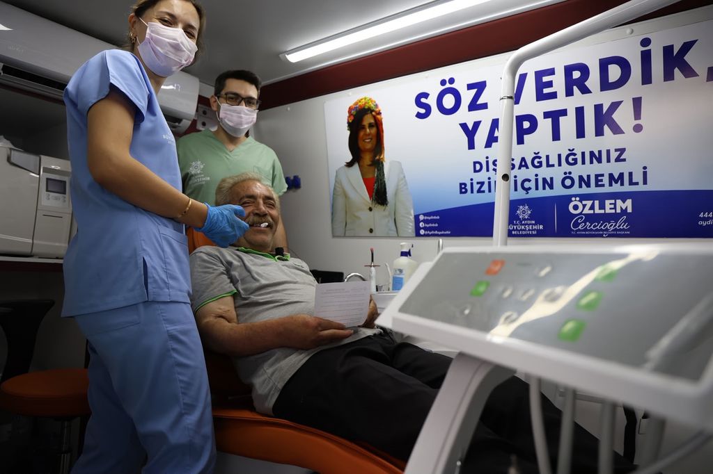 Aydın'da Mobil Ağız ve Diş Sağlığı Klinikleri 3 İlçede Ücretsiz Hizmet Verdi