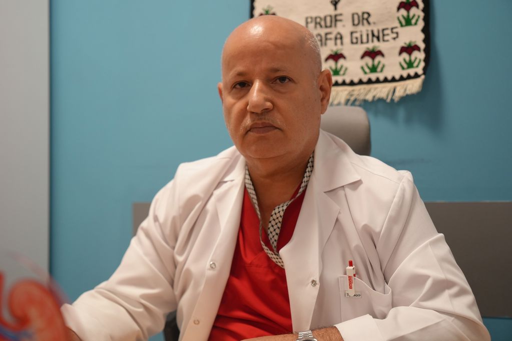 Ameliyat Korkusu 1,5 Yıl Geciktirdi: 6,5 Kiloluk Böbrek Tümörü Başarıyla Çıkarıldı