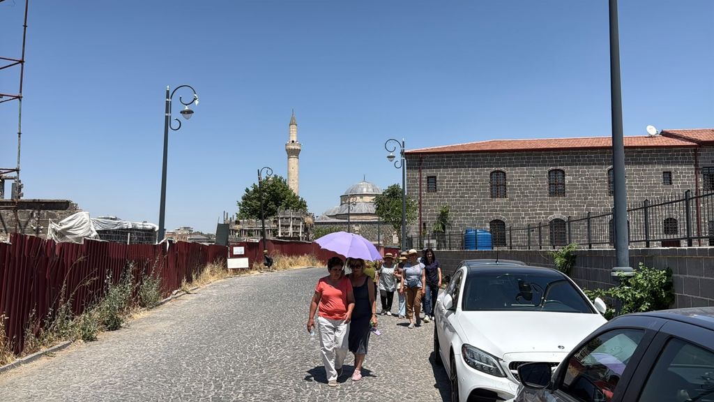 Aşırı Sıcaklar Kalp Krizi Riskini Artırıyor: Uzmanlardan Kritik Uyarılar